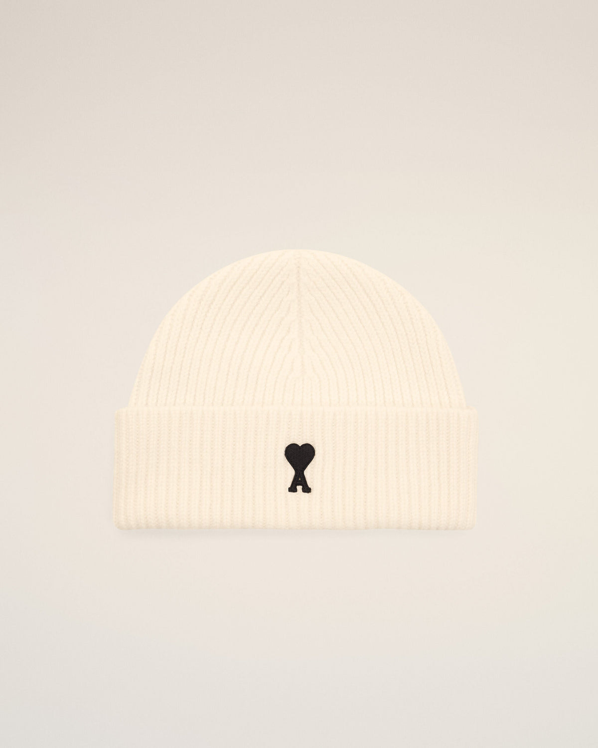 Референтна снимка — ami-cream-beanie